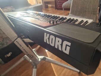 Korg pa700 top stav - 2