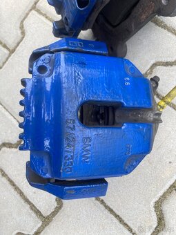 Třmeny E90 - 2