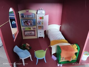 Domeček pro panenky, hracky Barbie - 2