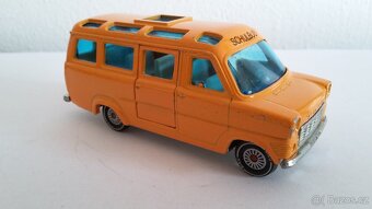 Starý model SIKU Ford Transit Schulbus - 2