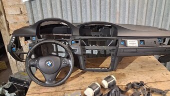 BMW e90, e91 palubní deska, airbagy - 2