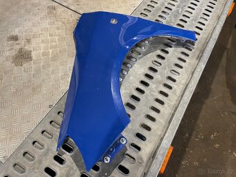 Prodám přední levý blatník Fabia II - 2