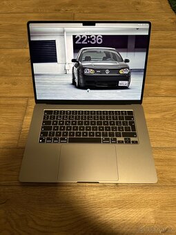 MacBook M3 (2024) 15” – stříbrný, hezký stav - 2