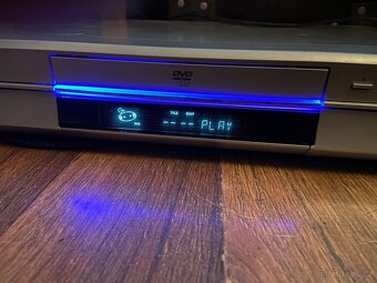 Prodám DVD rekordér JVC DR M100. - 2