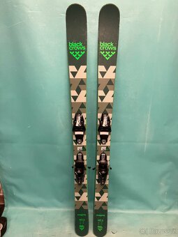 Lyže Black Crows Magnis v délce 157cm, R 17m - 2
