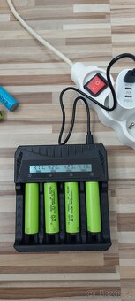 Inteligentní LCD nabíječka,1,2Važ 4,2V nabíjí všechny aku. - 2