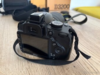 Nikon D3200 + NIKKOR 18-105mm + příslušenství - 2