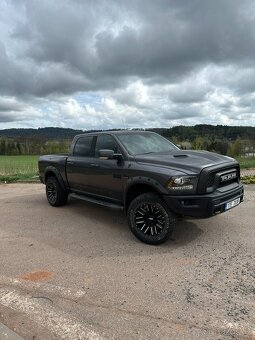 Dodge RAM Rebel 5.7 HEMI - 2
