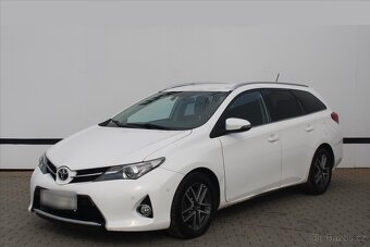 Toyota Auris 2.0 D-4D 91kW SERVISNÍ KN. ČR (2014) - 2
