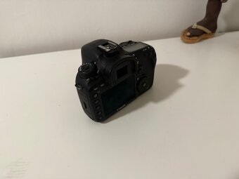 Canon 7D mark II - 2