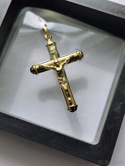 Zlatý kříž 14 karátů, 585/1000, 2,86 g. - 2