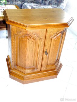 rustikální dvoudveřová komoda - 2