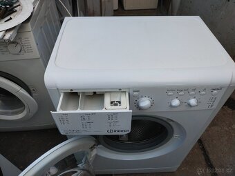 Prodám plně funkční SLIM pračku zn. INDESIT--6 kg--DOVEZU-- - 2