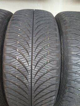 Sada zimních pneu 215/55/17.Goodyear. - 2