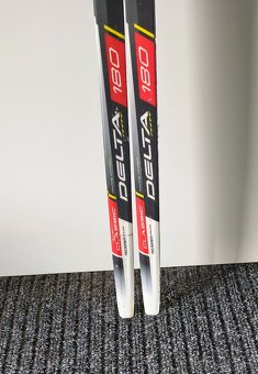 Běžky Peltonen Delta 180, se šupinami, 1 lyže s prasklinou - 2