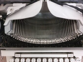 Psací stroj Olivetti linea 98 - 2