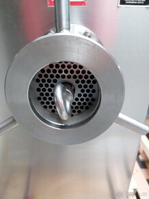 Řezačka masa Mlýnek na maso Řeznický vlk JR 100 JR 120 - 2