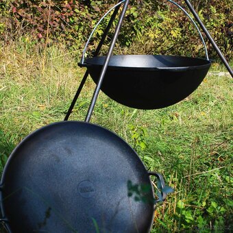 Tatarský litinový kotlík 12 l s poklicí–pánví - 2