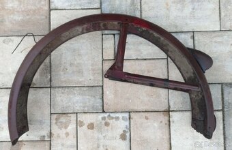 ČZ 150C - zadní blatník, původně červený - 2