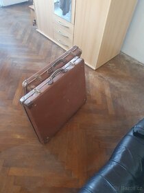 Staré kufry k filmové promítačce - 2