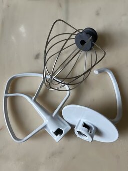 KitchenAid Artisan kuchyňský robot v barvě krém, s příslušen - 2