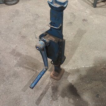 Hřebenový zvedak - 2