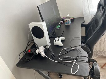 Xbox series S + příslušenství - 2