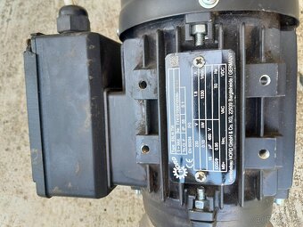 Prodám elektromotor s převodovkou - 2