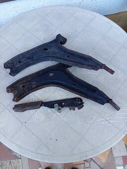 Prodám na Škoda Favorit náhradní díly. - 2