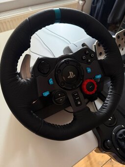 Logitech g29 volant, pedály a řadící páka - 2
