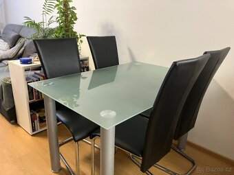 Jídelní stůl + 4 židle - 2