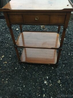 Starozitny stolek se suplikem - 2