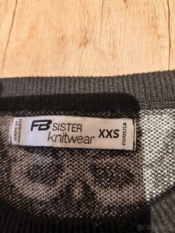 Dívčí tenší svetřík, vel. 9 let - 2