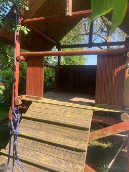 Domeček se skluzavkou a houpačkou - 2