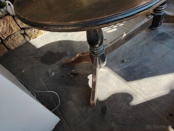 Oválný jídelní stůl - 2