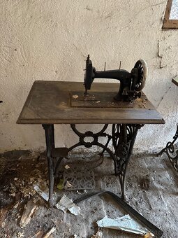 Starší šicí stroje - 2
