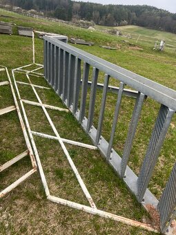 Prodám zinkové schodiště - 2