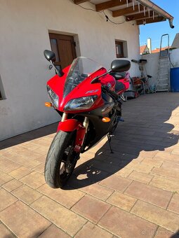 Yamaha r1 - 2