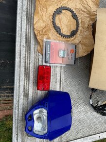 Yamaha YFZ 450 oplastování + díly - 2