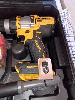 Vrtačka DeWalt DCD999N s baterií - 2