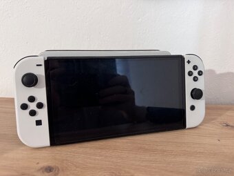 Nintendo switch OLED + HRA - téměř nepoužité - 2