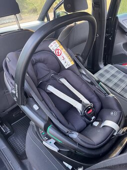Prodám autosedačku se základnou Maxi Cosi - 2