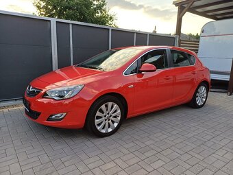 Benzínová Opel Astra 74066km... rok 2010 - 2