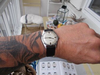 pekne funkcni hodinky prim rok  17 jewels 1973 - 2