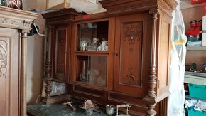 Starožitný příborník a šatní skříň - 2