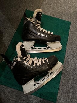 Lední brusle ccm vel 38.5 - 2