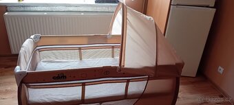 Přenosná, skládací postýlka - 2