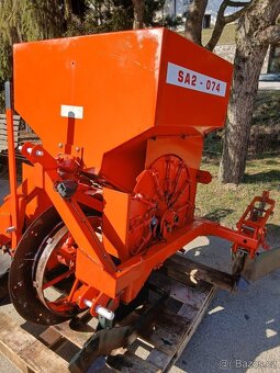 Prodám sazeč brambor - 2