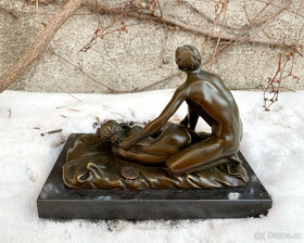 Bronzová erotická socha páru - kouřeni Orální sex - 2