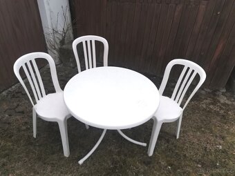 Prodám zahradní nábytek pvc - 2